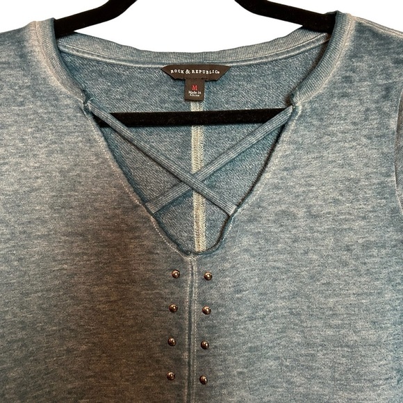 Rock & Republic Long Sleeve Studded Heather Green High Low Top Sz. M - Picture 4 of 10